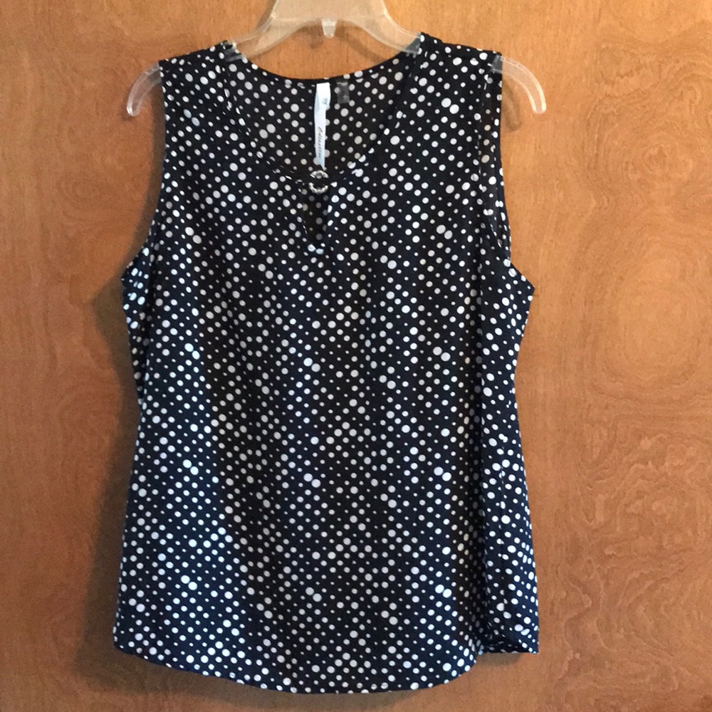 🍀 Sleeveless Blouse (M)